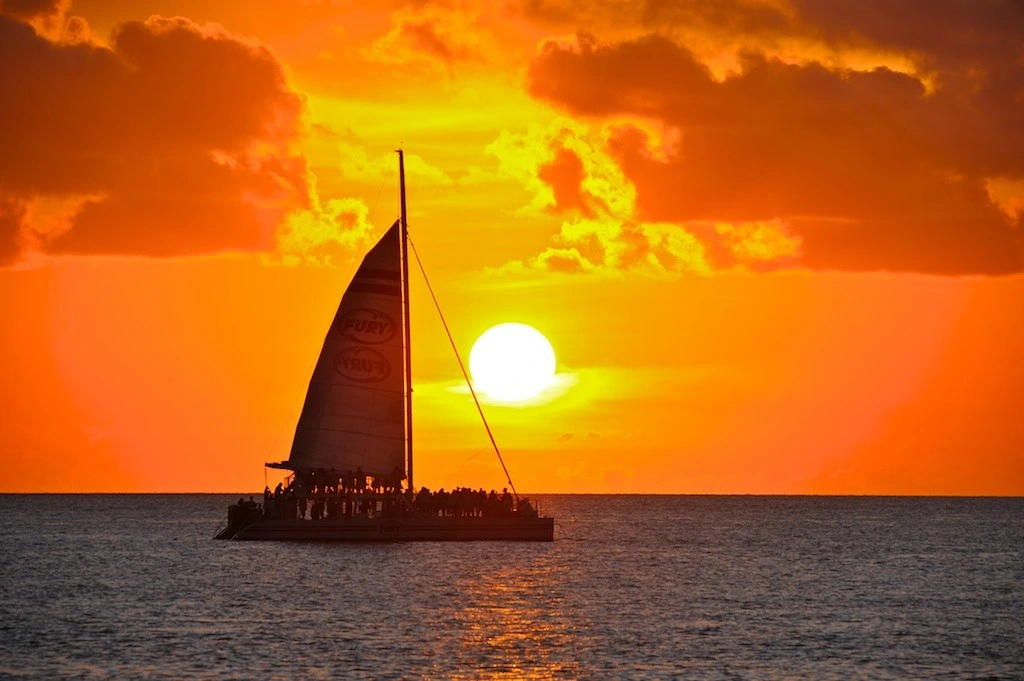 Catamaran Sailing in Roatán